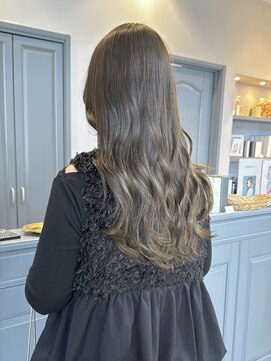 ジゼル 前橋(Giselle) ブリーチ無しのアッシュベージュ♪♪