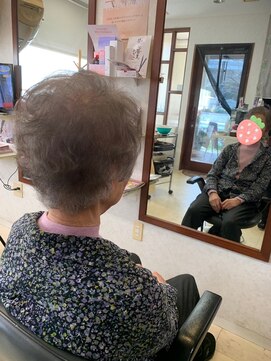 サロン ド シルク パーマをかけおセットなシニアの落ち着いのあるヘアスタイル