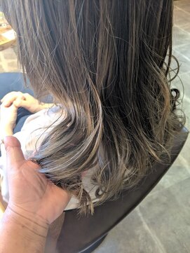 ナンバー イル デュッカ 札幌(N° il duca) バレイヤージュ