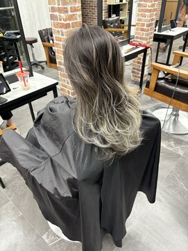 リンク(LinK) 立体感のあるバレイヤージュ