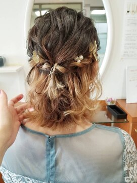 イムス マドモアゼル(imus madomoazel) ふわふわハーフアップ