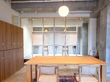 メゾンアルブル 向ヶ丘遊園 登戸(maison ARBLE)の雰囲気（カフェの様な店内で、こだわりのコーヒーをお楽しみください）