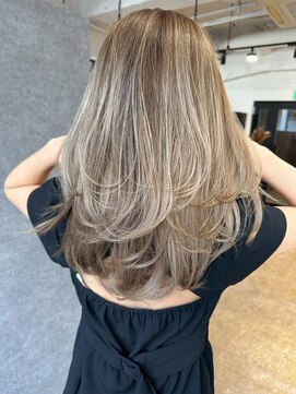 メリー オオサカ(Merly Osaka) white beige balayage