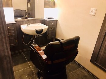 グレイスフル バーバープラチナム 六本木店(Graceful Barber platinum)の写真/【六本木駅1分！平日21時まで営業◎】大人Men's御用達の全席個室サロン★仕事帰りにもおすすめ♪[六本木]