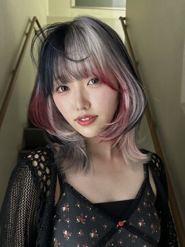 イェッカ パビル(YECCA pabil) ホワイト×レッド×ブラック