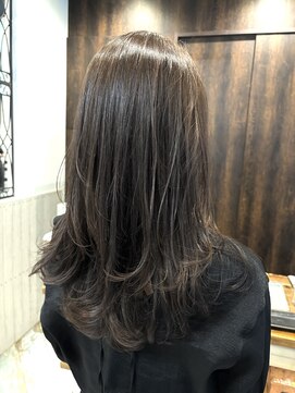 リノナ(Linona) ロングショートワンカールパーマカーキグレージュ前髪錦糸町