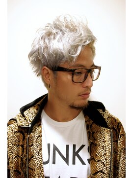 スタジオ 渋谷 原宿(Stujio) ホワイトブリーチ★無造作ショート