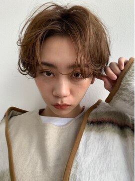 ローウェ 名駅(Louwe) 小顔エアリーショートカーキベージュ[名駅/名古屋駅前]