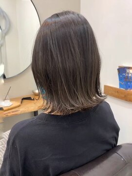 ベラ(Bella) 大人可愛い外ハネミディアムセミロング20代30代40代