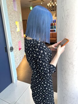 オプス 大名店(Ops) コバルトブルー×ハイトーンカラー×切りっぱなしミディアム