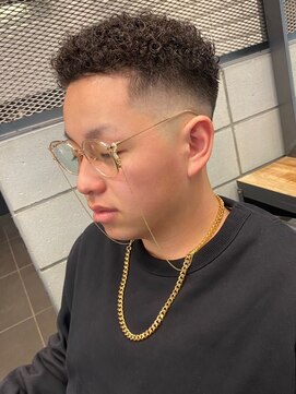 ビンゴ(BINGO) 1059黒髪短髪ショートツーブロック刈り上げーバーバースタイル