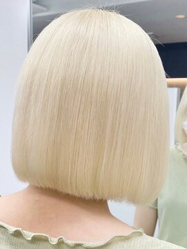 ウィコ 新宿(WICO) ホワイトブロンド［新宿駅/大人ガーリー/ダブルカラー]