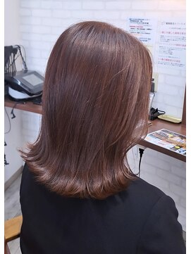 切りっぱなし　外はねボブ　ミデイアムボブ