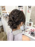 ルーズシニヨン風アップスタイル