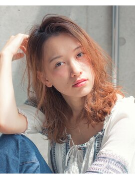 シシ(SiSi) ラフなウェーブスタイル