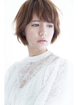 ビューティーアンドケアカロン(Beauty and Care CALON) 軽やかで甘い印象のピンクベージュショート
