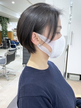 オウル(Owll) 【Owll】大人耳掛けマッシュショート　小顔バングくすみカラー