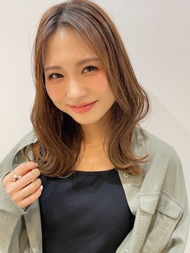 ノアル(NOAHL) センターパート外ハネくびれミディアム