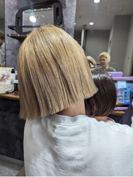 ロム ハイトーンカラー/切りっぱなしボブ/大人ボブ