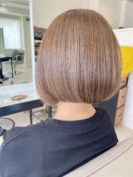 トゥットヘアー(Tutto hair) 40代50代60代脱白髪染め白髪ぼかしカラー×大人ミニボブ