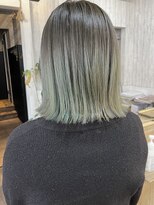 アクトゥス(AEQUITAS) 伸ばしかけルーツカラー