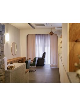 【マンツーマン×駅チカ】大型サロンが苦手な方へ。相談しやすい空間でごゆっくりとお過ごしください。