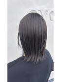 赤みを抑えた柔らかグレージュカラー
