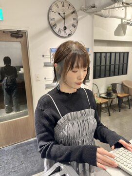 インナーカラーボブ切りっぱなしワンレンタッセルボブ顎ライン