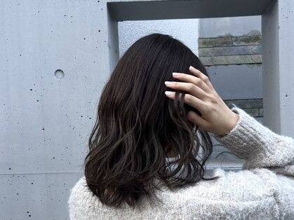 アイナ(AINA)の写真