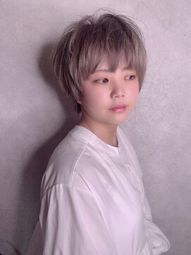 カロン(Calon) ホワイトシルバーカラー☆