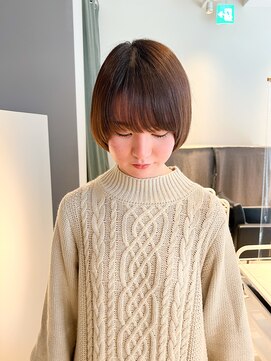 ヘアーエスクールシーユー 枚方T-SITE店(hair S.COEUR×Cu) オシャレ効果！顔まわりを包み込むマッシュショート