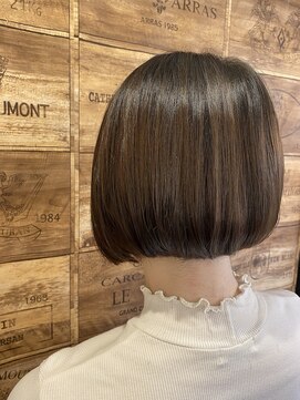 アラモア 国立(Alamoa) ナチュラルミニボブ×シークレットハイライト