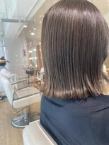 ネオリーブ チロル 横浜西口店(Neolive CiroL.)&nbsp;ブルーグレージュ 切りっぱなしボブ 透明感カラー