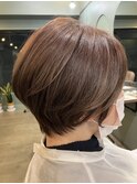 ショートヘア　大人の丸みショート　透明感ベージュ