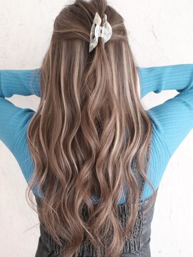 マリアナ(Mariana) ハイライトショートヘアレイヤーカットダブルカラー