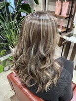 ハイパー(HYPER)&nbsp;明るめミルクティーベージュハイライト 白髪ぼかし