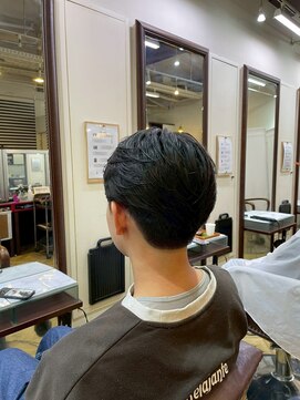 レボルトヘアー(R EVOLUT hair) MEN’S HAIR/サーフカール/刈り上げセンターパート/柏駅