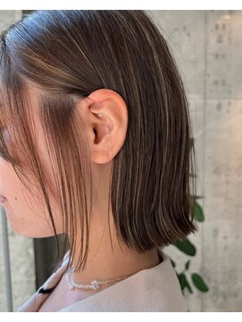 サクラ 岐阜(SAKURA) 切りっぱなしボブ　ハイライトカラー　岐阜