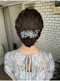 アップスタイル　シニヨン　お呼ばれヘア