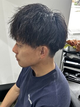 ヒュイル バイ ニアウ(Hwyl by Niau) メンズマッシュパーマツイストスパイラルパーマ刈り上げ