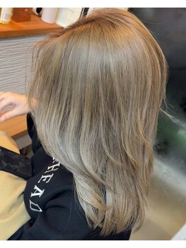 ブルーアンドカンパニー(BLUE&Co.) グレージュ