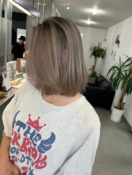キング(K!ng) 縮毛矯正髪質改善ハイライトレイヤーカット枚方美容室エクステ