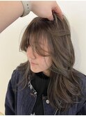 オリーブベージュ