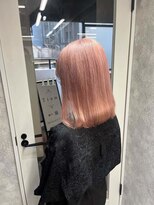 ワンズクロエ 原宿店(ONE's Chloe)&nbsp;くびれヘアアプリコットオレンジハイライトカラーブルーカラー