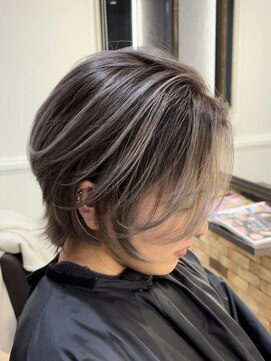 ゼウス(Zeus.) 海外ヘアーハッシュカットレイヤーカット