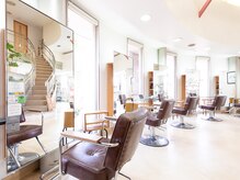 ヘアーメークアップ オオシマ(Hair-Make up oshima)の雰囲気(落ち着きと清潔感のある店内)