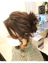 サイドアップヘア
