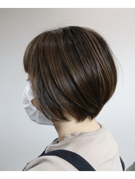 ウィスカーヘアー(whisker hair) 大人ショート　ショートボブ　ベージュカラー