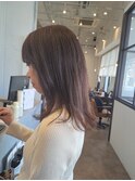 ミディアムレイヤー×グレーベージュ美髪