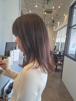 トイズファクトリー(Toys Factory)&nbsp;ミディアムレイヤー×グレーベージュ美髪